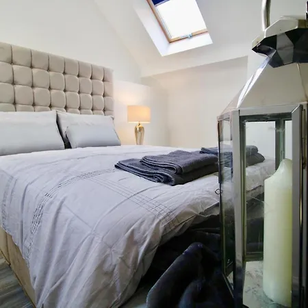 Апартаменты Roundhay Flat Duplex - Sleeps 2